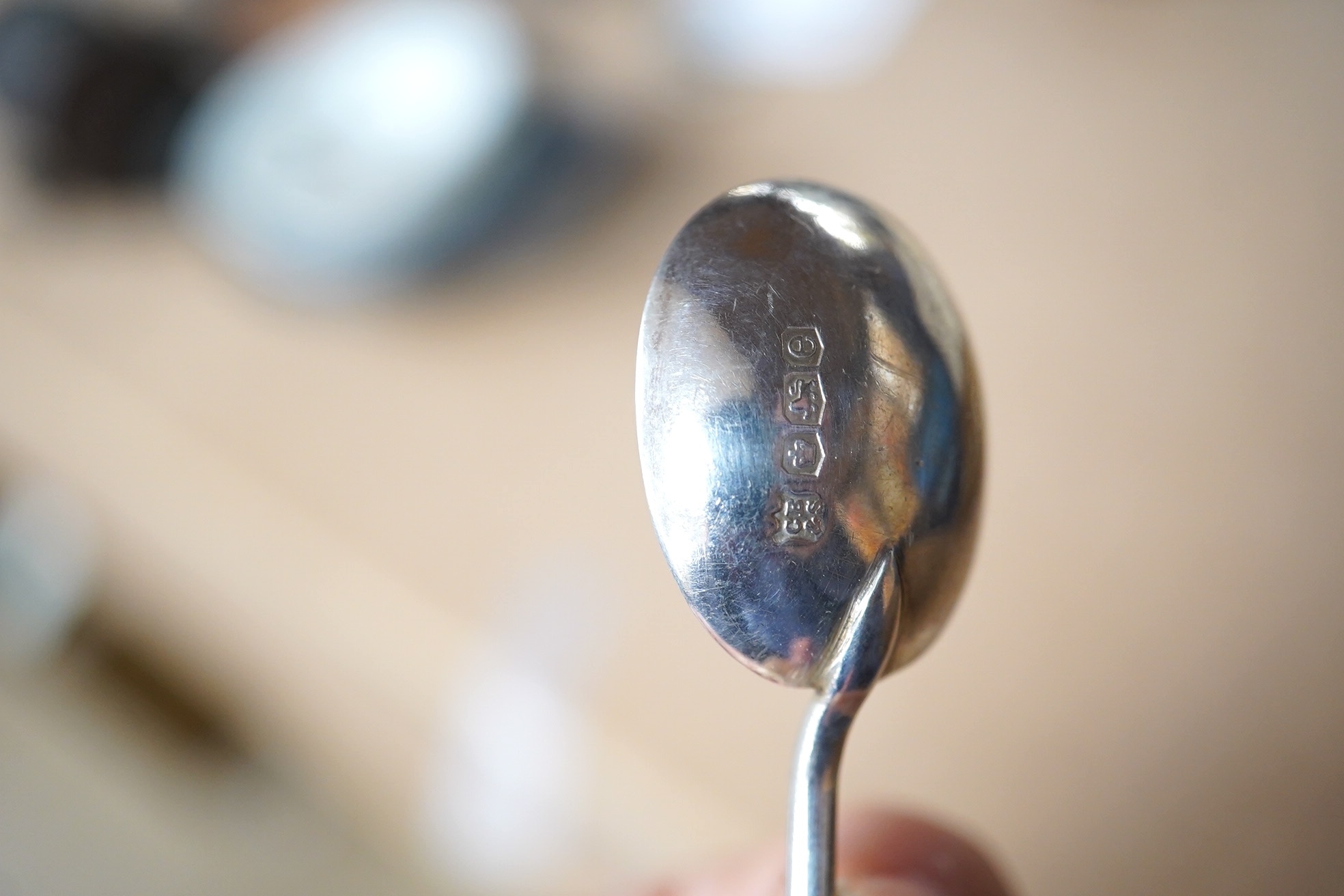 A cased set of six George V silver bean end coffee spoons and a cased pair of silver plated fish servers. Condition - fair
